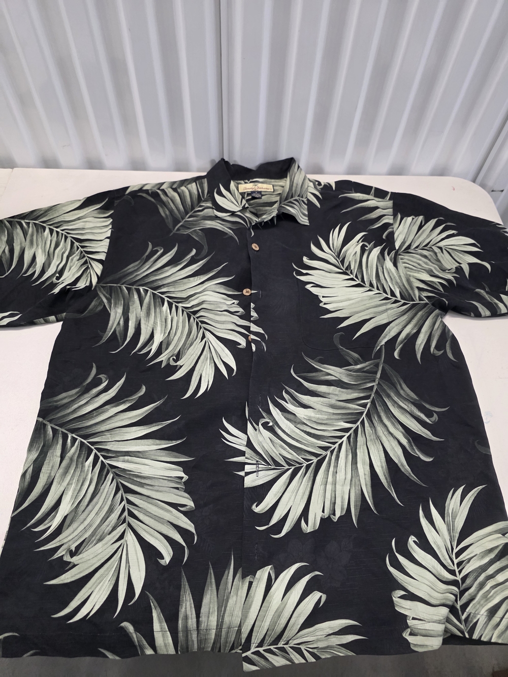 Tommy Bahama Silk Hawaiian Button Up Shirt Men's Size Medium